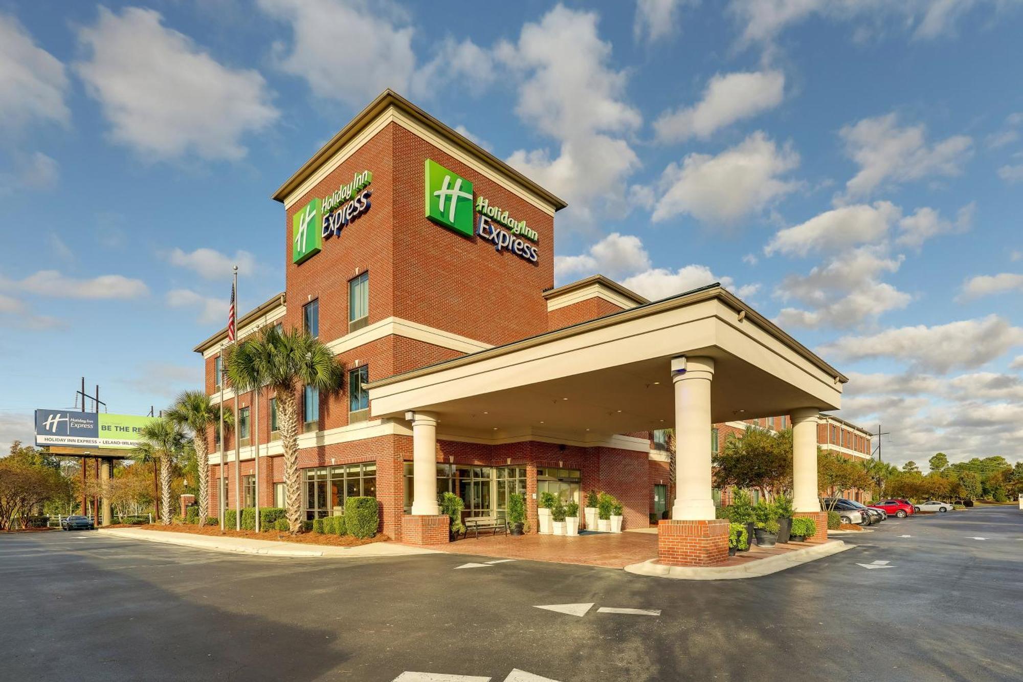 Holiday Inn Express Leland - Wilmington Area By Ihg Exterior photo