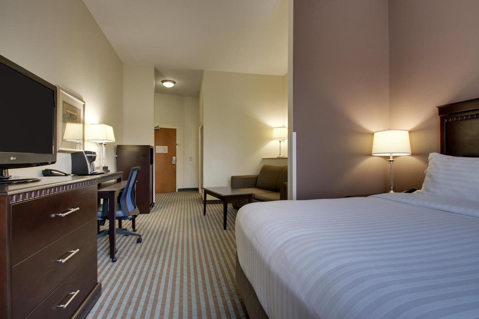 Holiday Inn Express Leland - Wilmington Area By Ihg Exterior photo