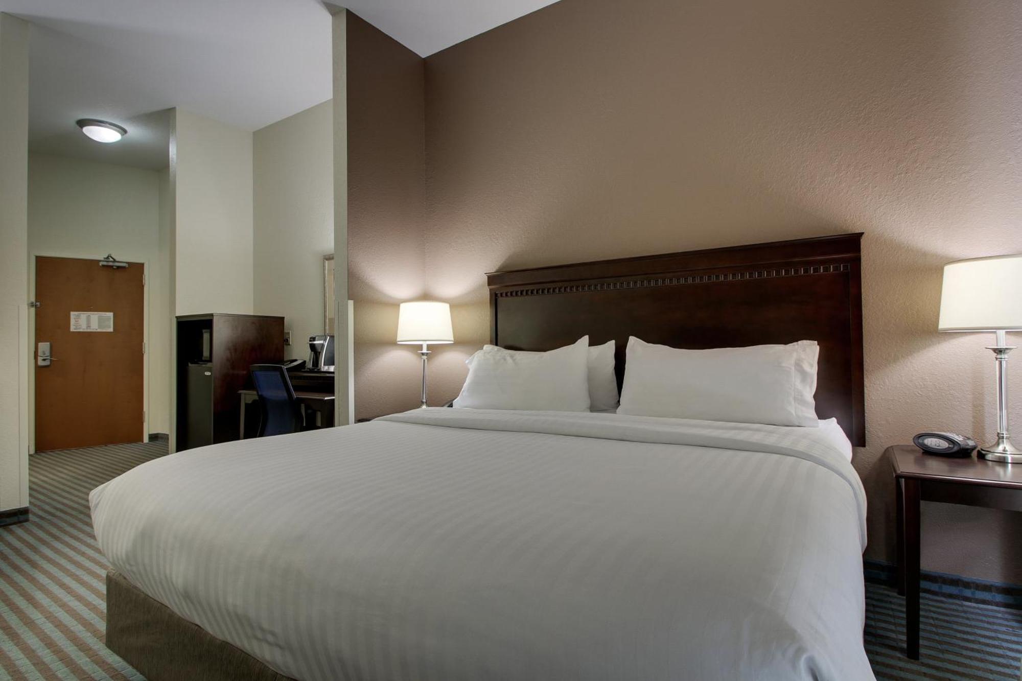 Holiday Inn Express Leland - Wilmington Area By Ihg Exterior photo